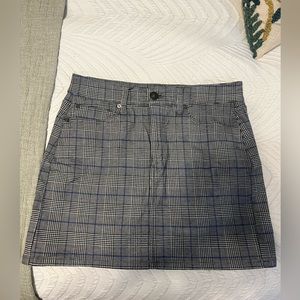 American eagle size 6 short skirt. Striped black and blue